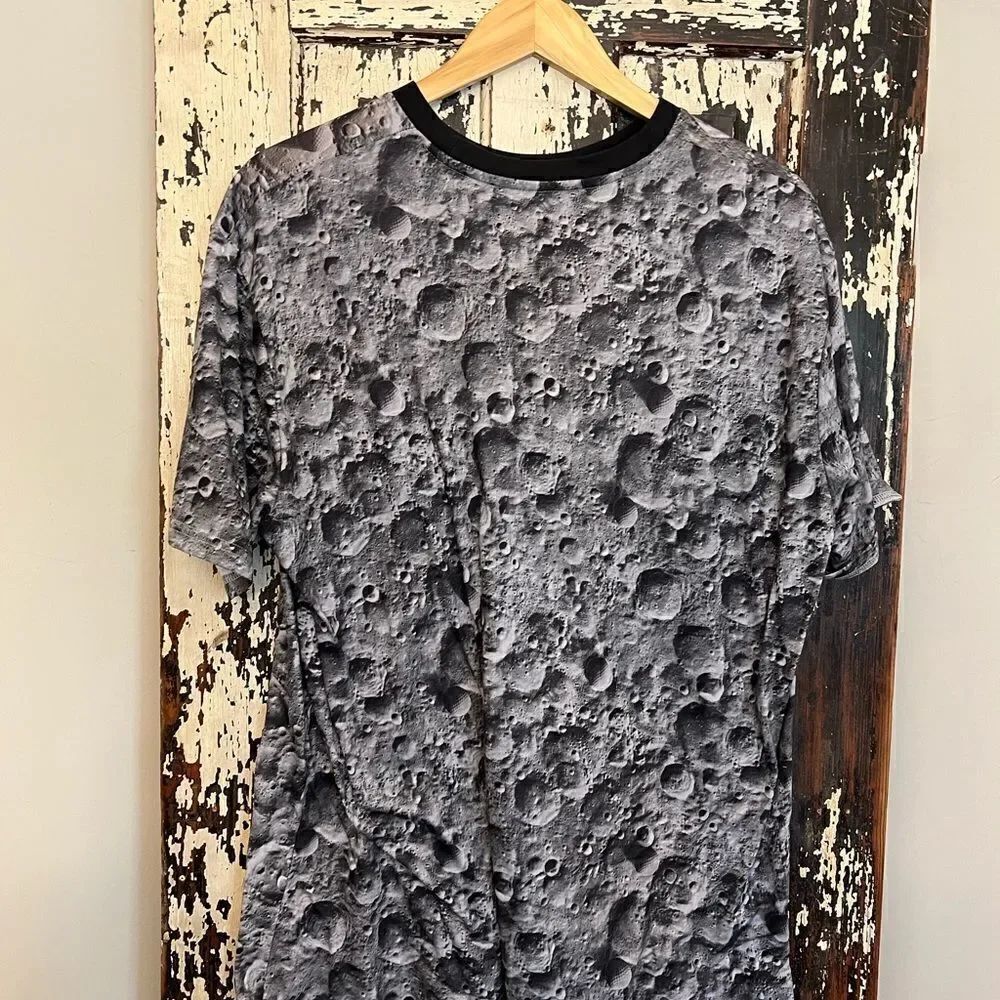 Men’s Netflix Space a force moon T-shirt. Size 2X.